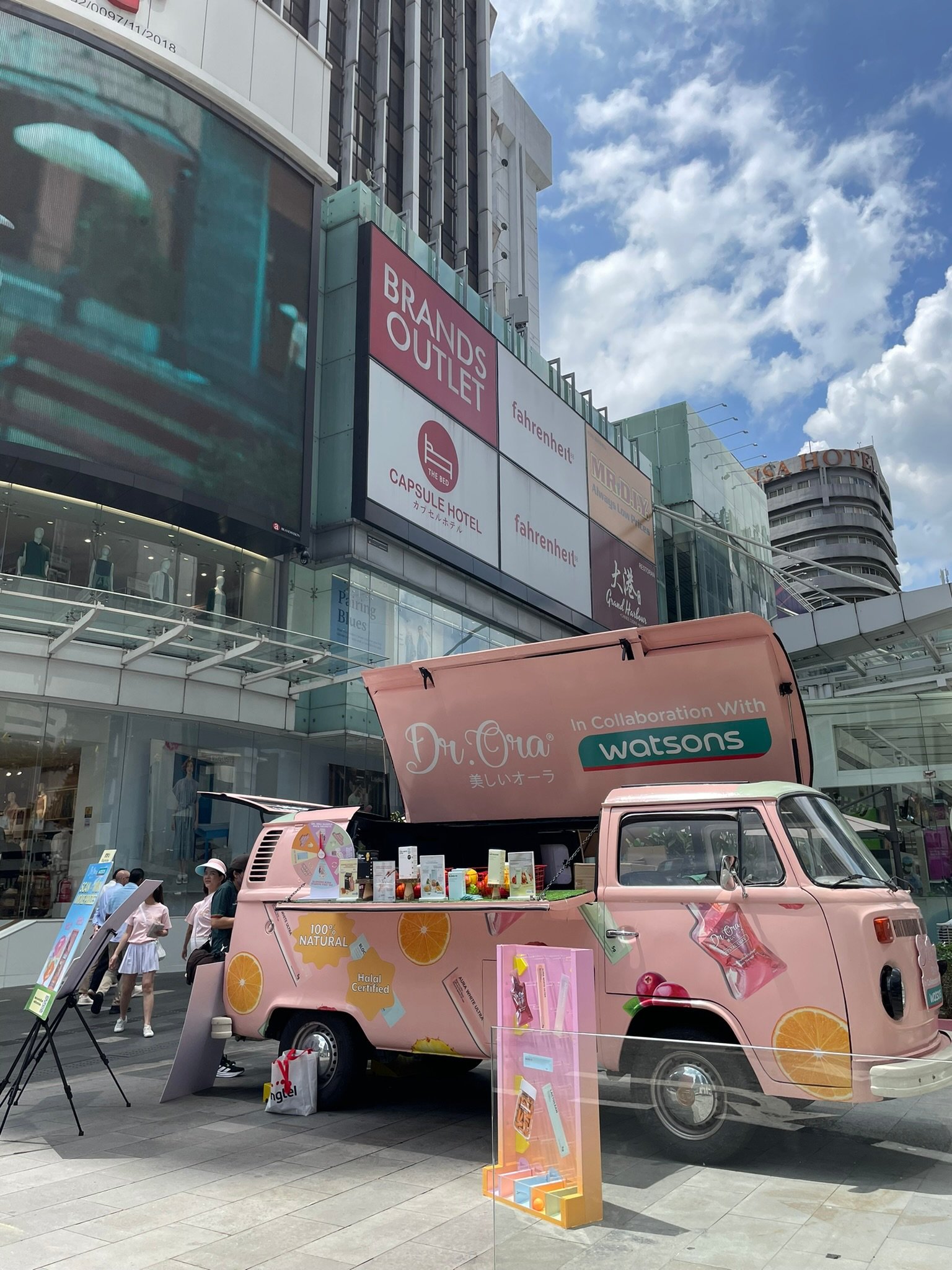 Dr. Ora x Watsons Kombi Van